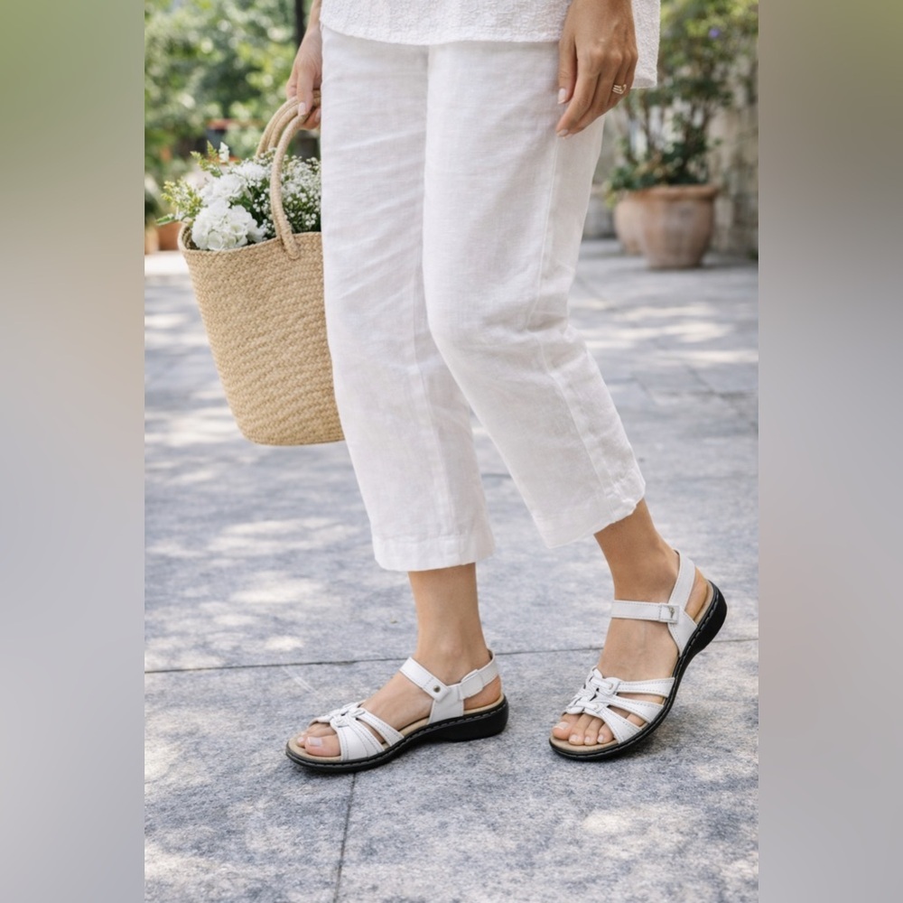 Clarks Women's Leisa Janna Sandal White Leather